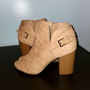 Tan/Beige Ankle Boots size 6.5